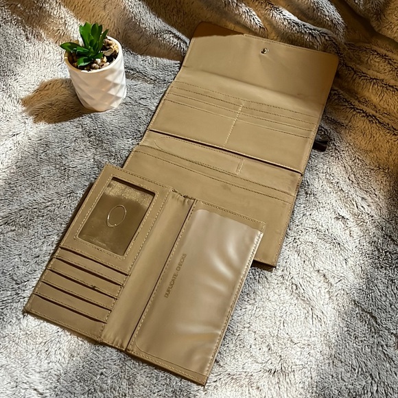 Wallet - Picture 2 of 3